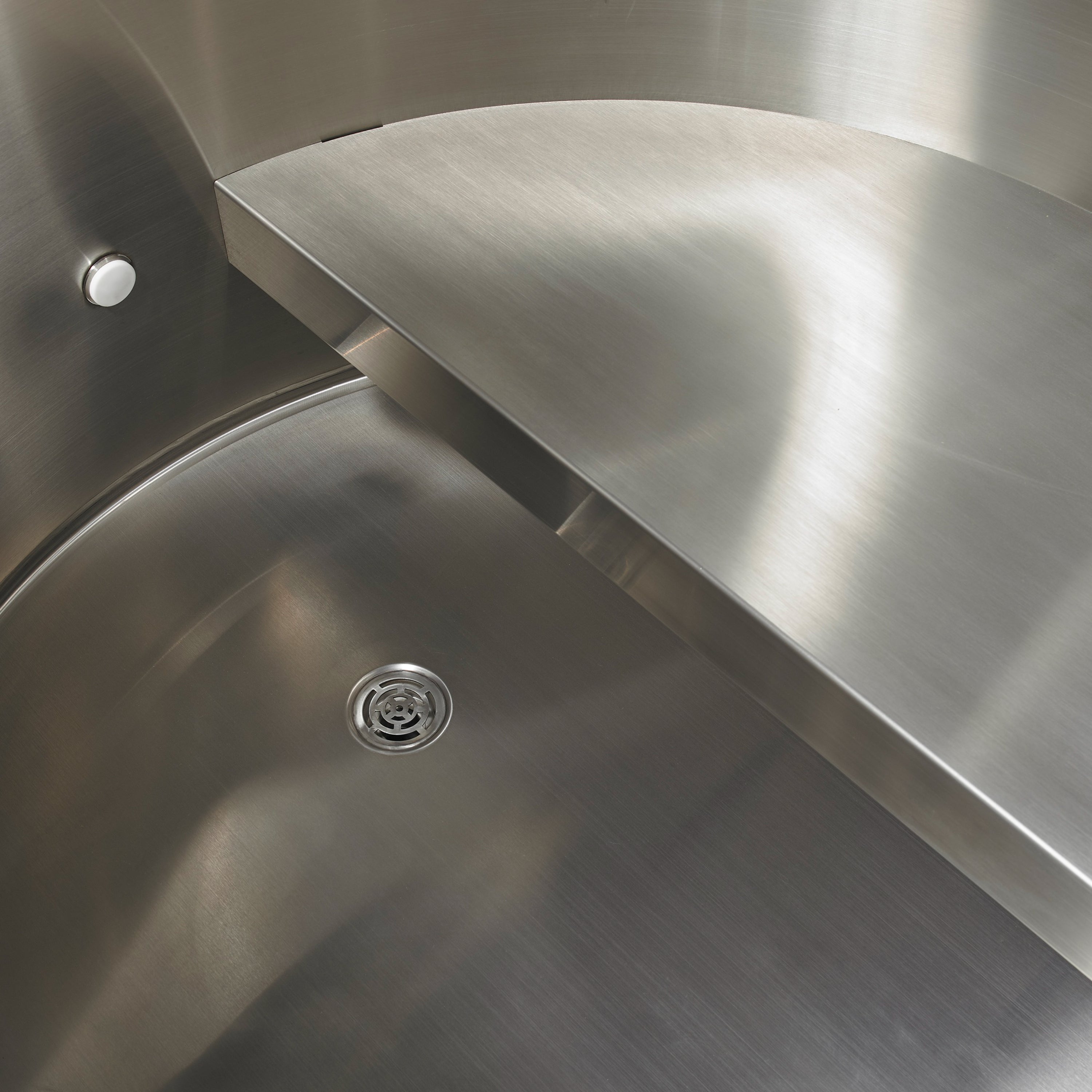 Dynamic Cold Therapy Barrel - 304 Stainless Steel with Pacific Cedar Exterior
